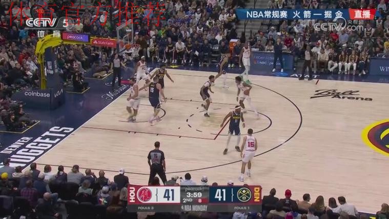 阿门强行突破 潇洒转身上篮得手 阿门强行突破 潇洒转身上篮得手